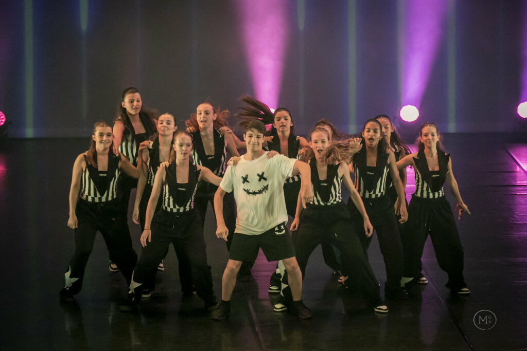 cours de cerceau aérien nice cours de danse classique nice opéra nice cours de danse jazz nice cours de danse contemporain nice cerceau aérien cours de danse moderne nice cours de danse hip hop nice école de danse ecj école chloé jourdan nice riquier nice st roch dance ballet pointes pointe cours adultes adulte enfants enfant ado ados intermédiaire intermédiaires débutant débutants avancé avancés danser alpes maritimes côte d'azur concours acrobatie barre à terre renforcement musculaire gala spectacle spectacles 2024 2025 opéra danseuse danseur danseuses danseurs jourdan chloé pauline alemany claude gamba laetitia pujol aurélia zabal paméla gamez manon chirio gaia garatti candice pascale location salle stage stages workshop éveil 